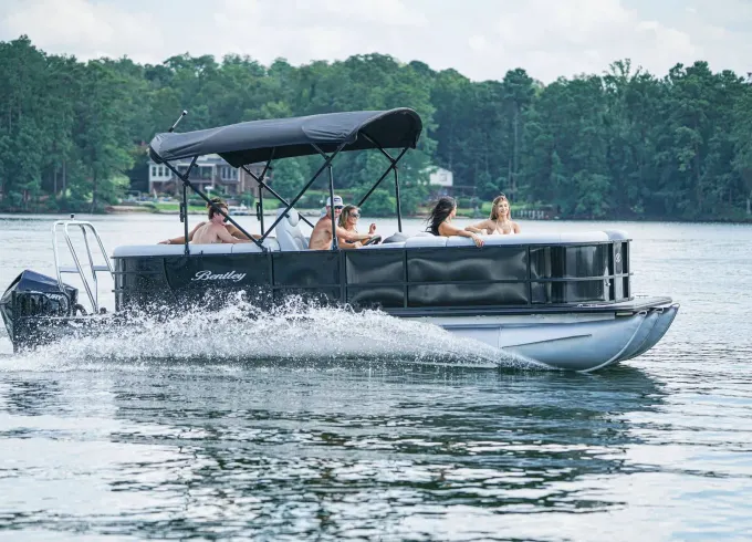 Lake Keowee Pontoon 24ft. 140 HP (12 ppl) Dock, Bathrooms, Beach, Picnic areas