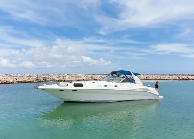 Sea Ray Sundancer 42’ Motor Yacht with all Inclusive in Puerto Aventuras