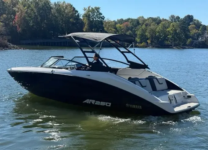25' Yamaha Ski Boat with Tube up to 10 people in South Lake Tahoe, California