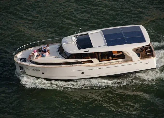 Greenline 40 Motor Yacht Charter in Pinhão, Portugal