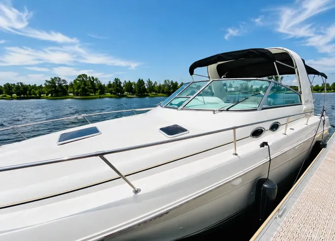 32ft Sea Ray Cruiser | Private Vessel Rental | Toronto Harbour
