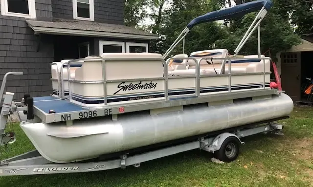 18ft Godfrey Sweetwater Pontoon Rental in Wilmington