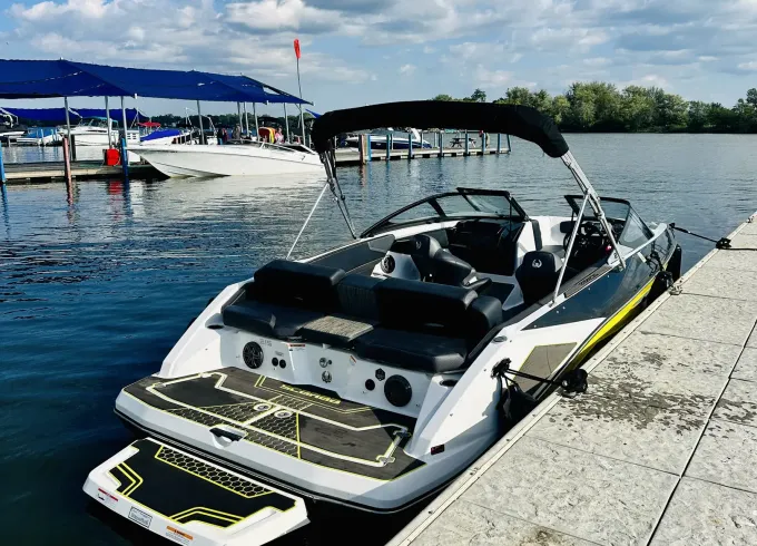Twin Engine 230 Hp, 21' Scarab Bowrider for Rent in Johnsburg, Illinois