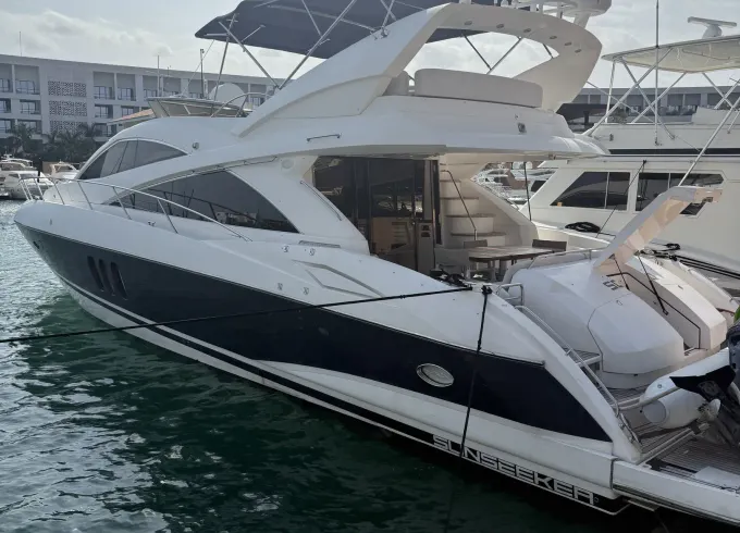 Cruise Isla Mujeres aboard A Luxurious 66ft Sunseeker Motor Yacht!