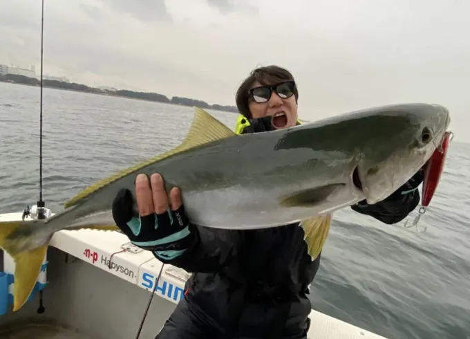 Off Shore Fishing in Osaka!! Captain Yoshi has the longest career in this area!!