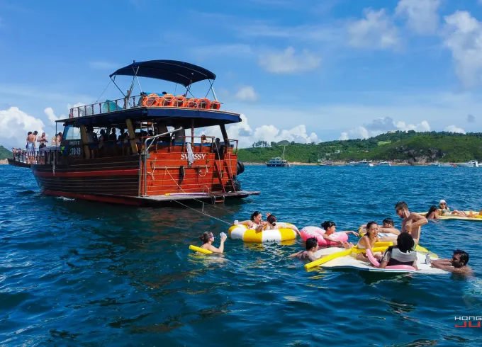Swissy Junk Boat in Hong Kong
