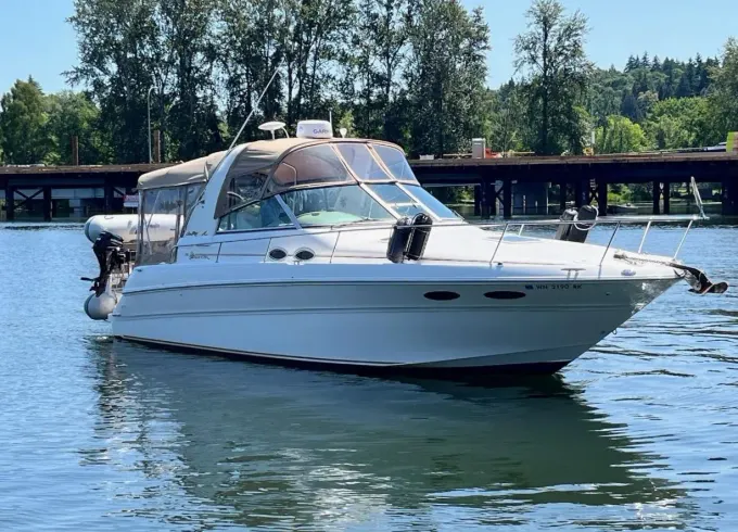 Lake Days Done Right – Cruise Seattle on a Sea Ray 310 Motor Yacht
