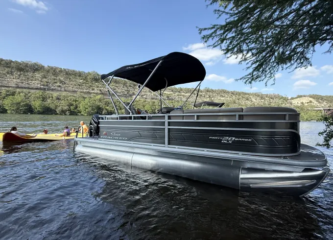 Lake Austin Party-Ready Pontoon for 9 – Captain & Lily Pad Included!
