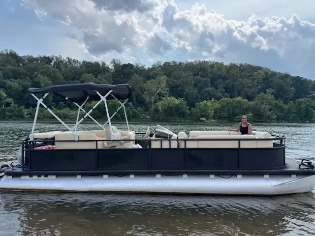 Vibes on the Potomac | 8 Person BYOB Party Pontoon