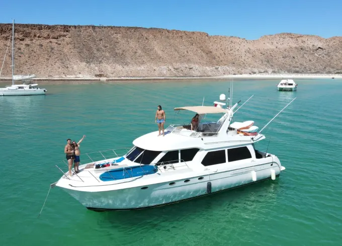 Motor Yacht Rental in La Paz, Baja California Sur