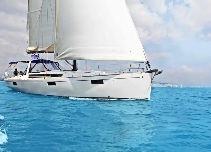 Private Luxury Morning Trips (5.5 h) to Dia island aboard Oceanis 48 Sailboat