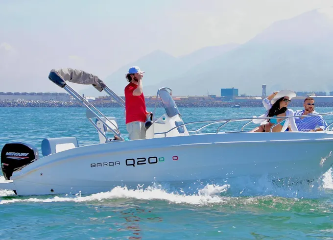 Barqa Q20 40 cv Deck Boat Rental in Torre Annunziata, Campania