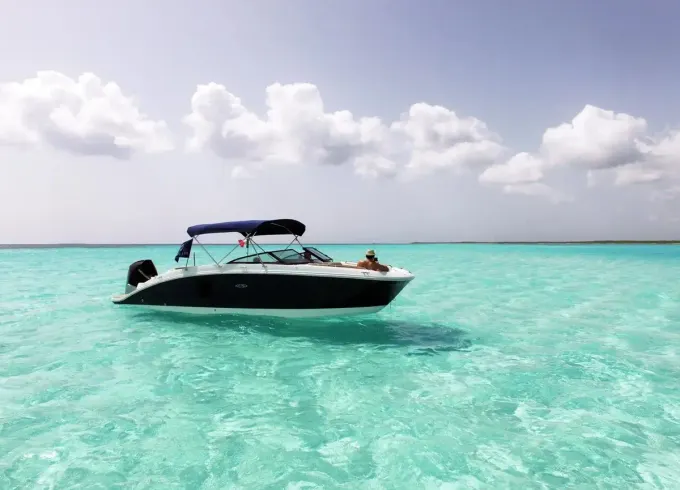 Private Sea Ray 28ft Boat Charter in Cozumel for 8 Guests