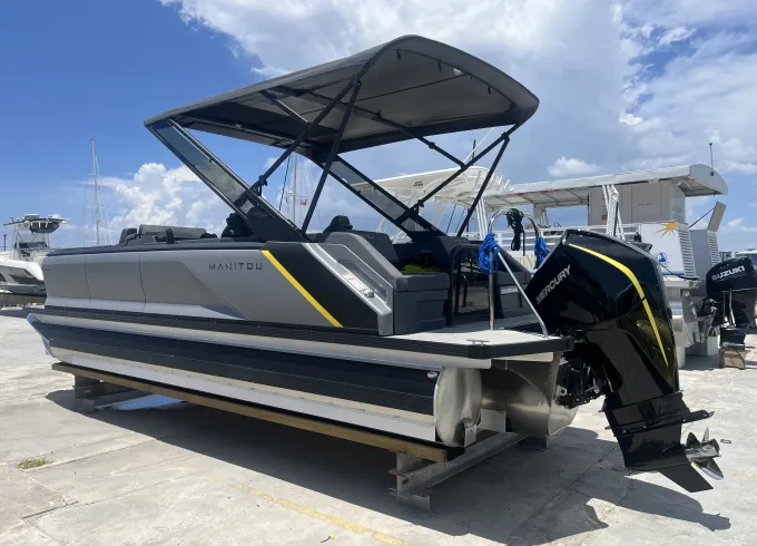 2024 Manitou Tritoon 300 HP for 11 passengers