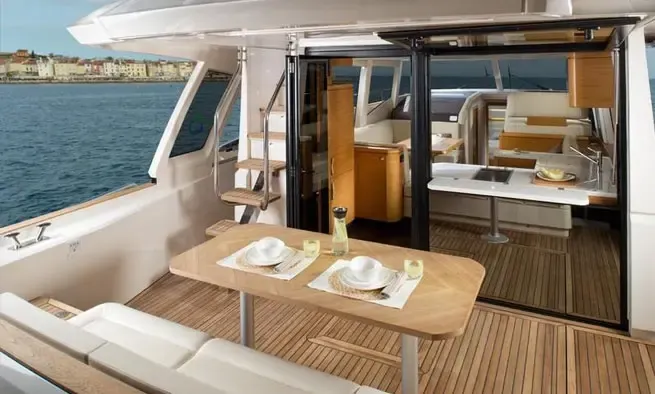Greenline 48' Hybrid Motor Yacht! Come visit Arrabida Natural Park in our Yacht