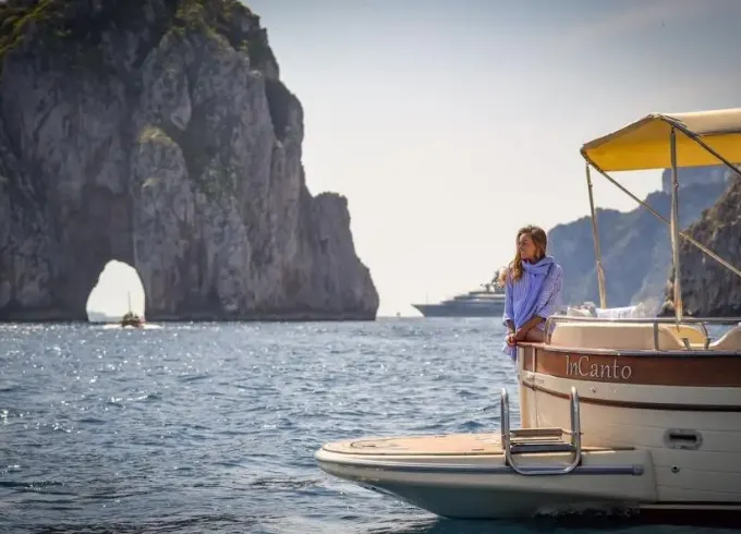 35' Aquamarina Motor Yacht for 12 Person in Piano di Sorrento, Campania