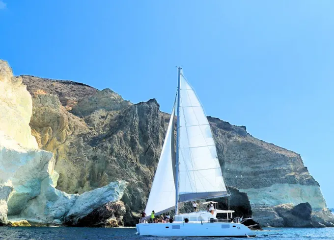 Caliente-Weekly Crewed Charter Cruise with Lagoon 45F