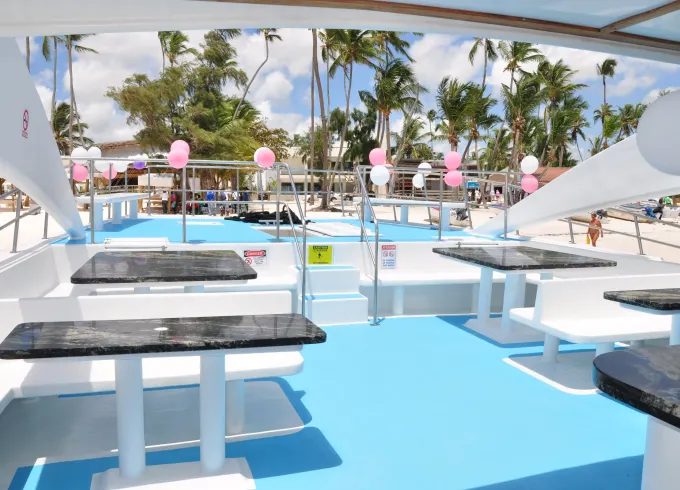 70' Power Yacht for VIP Cruise With 5-Star Crew and Captain Included