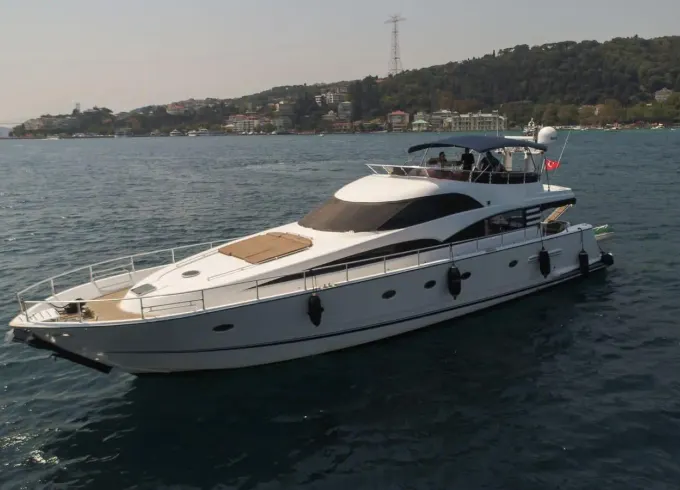 59ft Luxury Yacht Bosphorus Tour in Istanbul – Up to 35 Guests