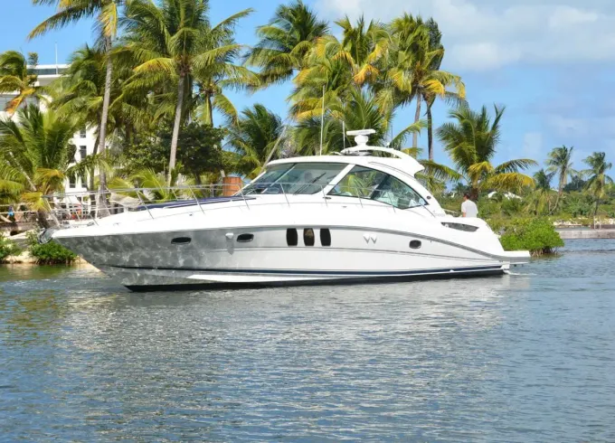 48ft Sea Ray Sundancer Private Charter in Grand Cayman, Cayman Islands