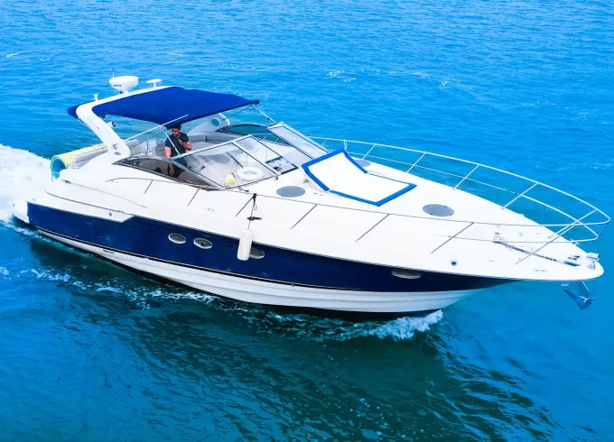 Enjoy Regal 45ft – Blue Elegance on the water in Miami!