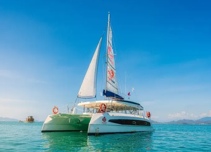 Private yacht charter | 30ft Sailing Catamaran