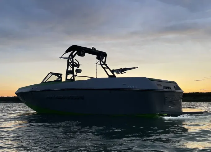 Moomba Wake Surf 23’ Lake Georgetown