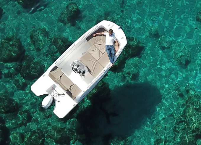 V2 BOAT 5 METERS NO LICENSE REQUIERED