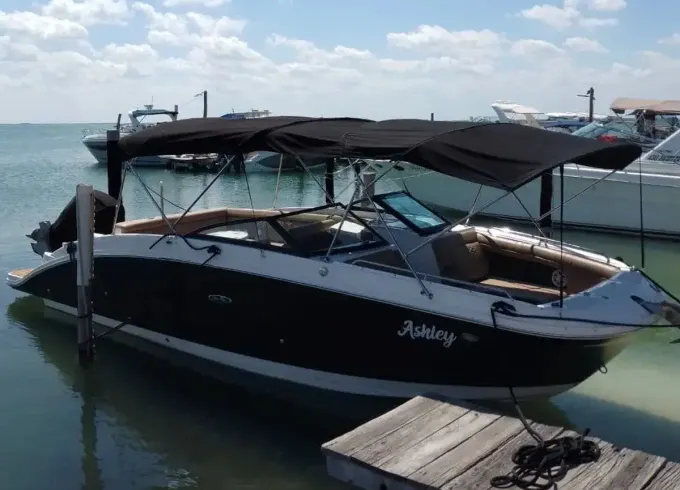 Sea Ray 27ft Private Boat Rental in Cancun for up to 8 Guests