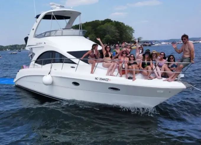 Luxury 40’ Yacht Charter on Lake Norman | Up to 12 Guests & Captain