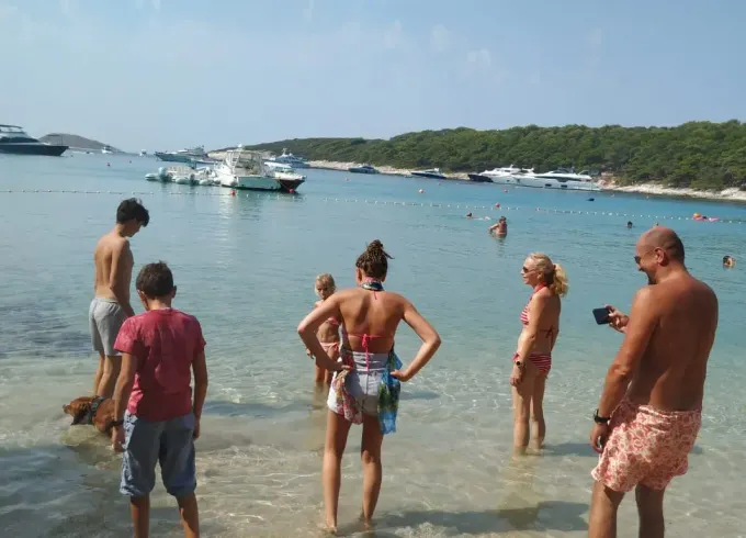 Visit Unique Locations from Milna By Boat! Rent the Blueline 19 Powerboat!