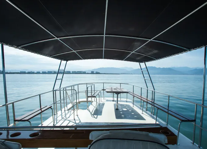 58ft Luxury Classic Hatteras Yacht with Premium Open Bar & Meals