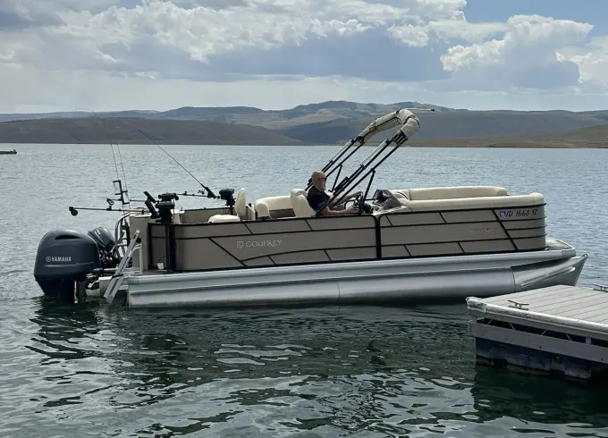 23' Tri-Toon Pontoon Fishing Boat