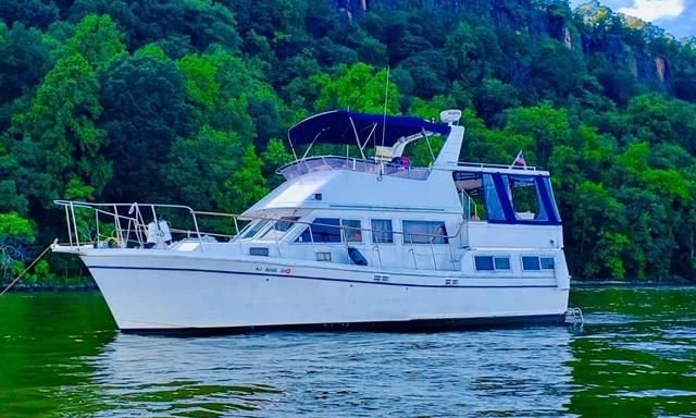 40ft Private Yacht charter for all occasions in Branford and Thimble Islands.