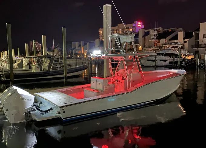33ft Ocean Master Sportfishing Charter - Light Tackle Fishing in Fort Lauderdale