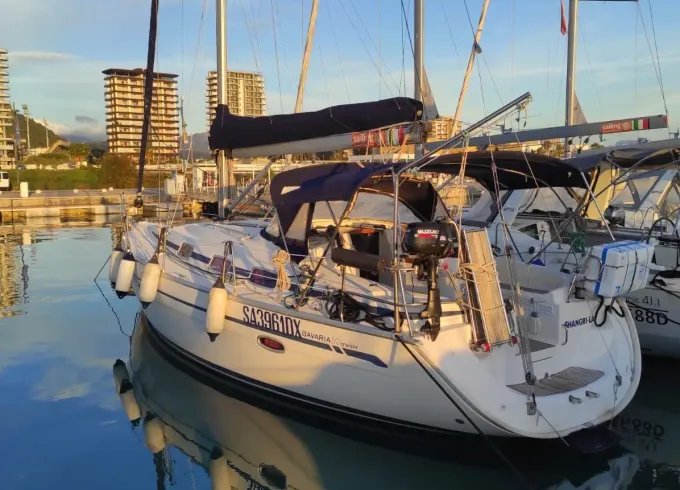 Shangri La Bavaria 39 Cruiser Cruising Monohull Rental in Salerno, Campania