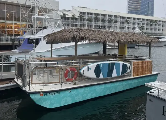 26-Foot Beach Cat Tiki Boat With Local Captain in Fort Lauderdale!