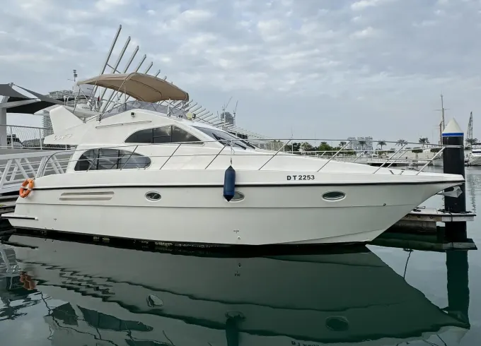 42ft Private Yacht For Sightseeing, Parties and More in Dubai Marina