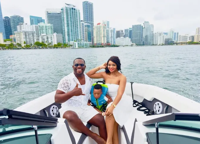 24' Monterrey M225 offering 1 hour Private Boat tours in Miami - No wasted time