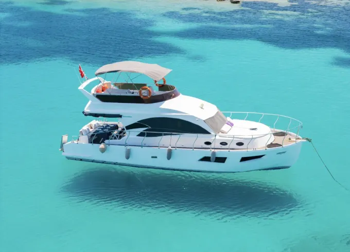 43ft Sanlorenzo Motor Yacht with Flybridge