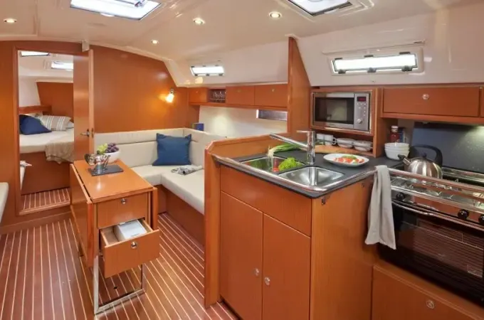Charter Bavaria 36 Cruiser Sailboat in Lisbon