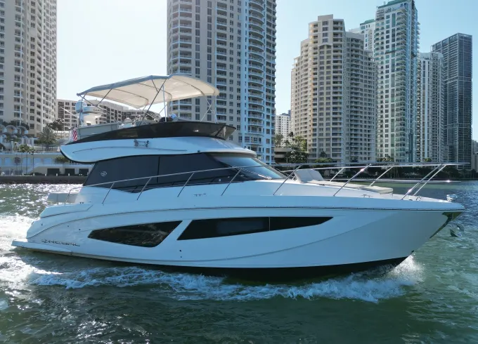 Beautiful 2020 Regal 42 Fly Yacht in Miami