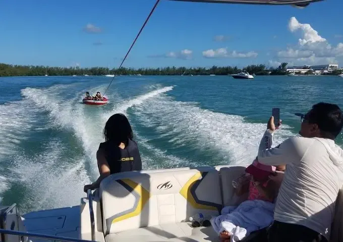 26' Monterey M5 Ski Boat for Boat Cruise and Watersports