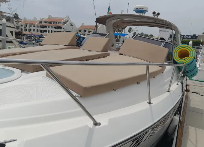 Beautiful Luxury Maxum 33ft Yacht for Charter in Cabo San Lucas