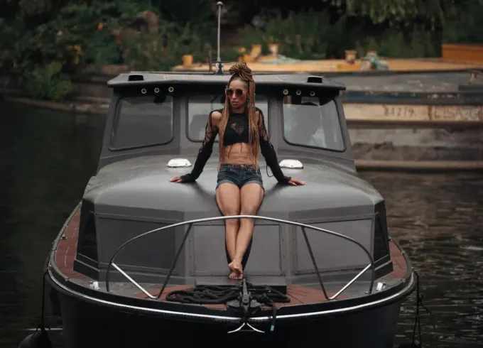 Private Boat Hire in London – 2-Hour Cruise for Groups of 6