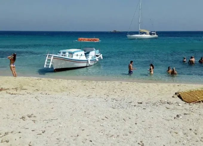 30' Yacht For Rental in Ornos or platy yialos