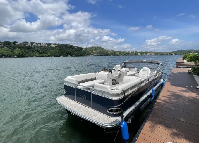 Luxury Avalon Lounger 24ft Pontoon Boat for Amazing Charters in Austin!!