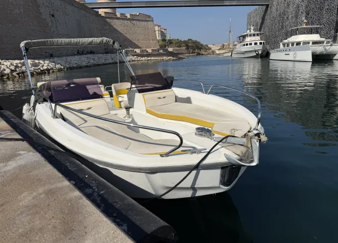 Beneteau Flyer 6.6 Sportdeck Bowrider in Marseille, Provence Alpes Côte d'Azur