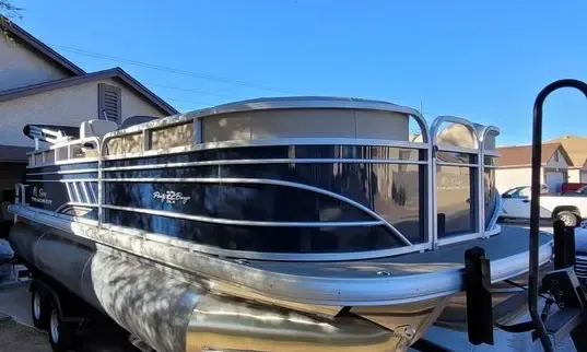 Suntracker Pontoon Party Barge