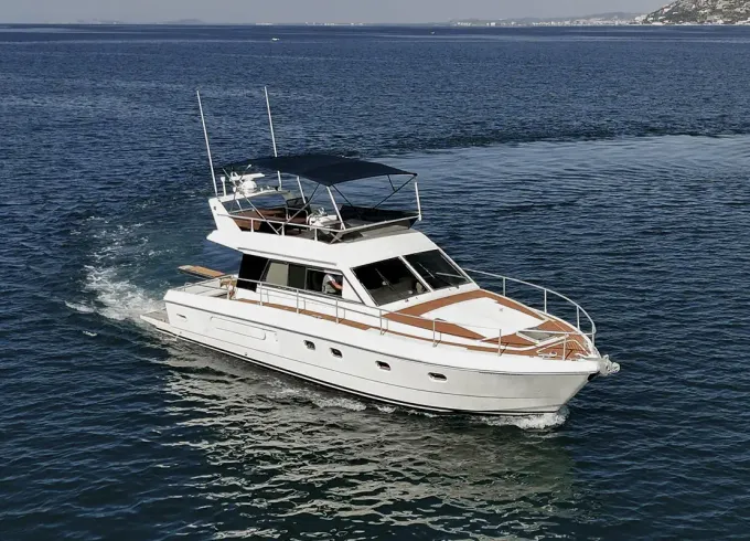 Ferretti 39 Luxury Yacht for 12 people in Vlorë